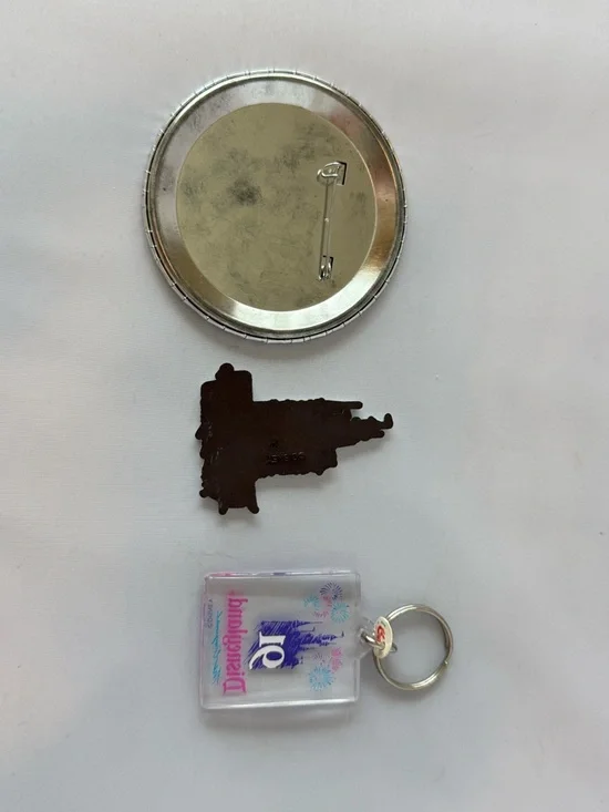 Vintage Disneyland 1991 Commemorative Pin Button, Magnet & Keychain Lot Disney - Picture 2 of 11